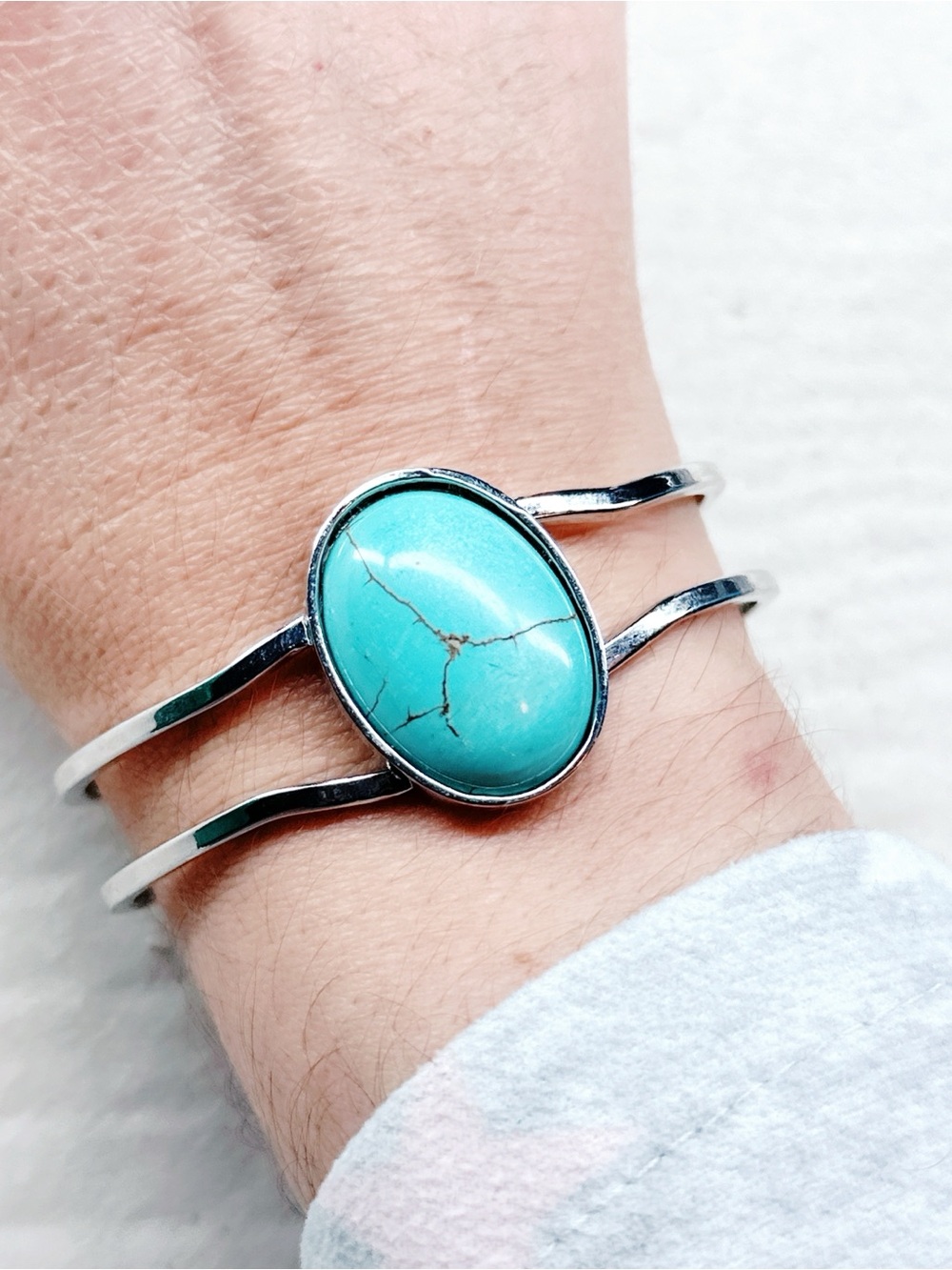 6499gc. Silvertone Ceramic Southwest Bracelet